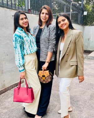 Anwesha Mukherjee Instagram - Pookie who is little bhookie 😌🌮🎀 A good last #week catching up with really close pals ❤️ #photodump and #healthyfood #desserts