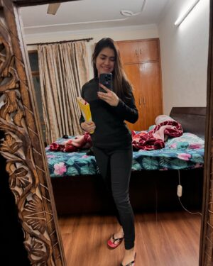 Anwesha Mukherjee Instagram - First week of 2025 has been one of the most productive weeks in a loooooong time coz damn I worked on myself & Ofcourse I have been praying for it. It involved focusing on my work & organise it, getting my studio room set after years of being a content creator, heartfelt conversations and facing his and my own inner demons, setting boundaries, decluttering my head space, crying and healing, being vulnerable and strong, writing daily tasks, planning on social media detox for a day and fixing limited time for Instagram,talking to new people for business development and many many new clients to help them fix their weight loss goals & finally setting small goals for this month for myself 🧿🤗🙏🏼❤️ I am taking each day at time and loving it #newyear #photodump