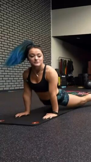 Aoife Cusack Instagram - We are LIVE! Did you guess it was Women’s IC Champ Lyra Valkyria on this week’s CWW? See her try to murder her fellow Paddy☘️ link in bio 👆🏻