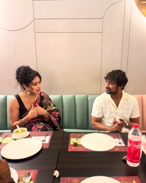 Apsara Rani Instagram - Anantapur tirgalani chaala Ishtam 🥰
Racharikam Promotions in Anantpur♥️
.
.
.
#racharikam #cinema #intheatresnow #apsara #apsararani #political #politicaldrama