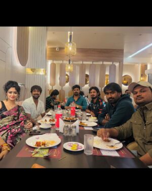 Apsara Rani Instagram - Anantapur tirgalani chaala Ishtam 🥰
Racharikam Promotions in Anantpur♥️
.
.
.
#racharikam #cinema #intheatresnow #apsara #apsararani #political #politicaldrama