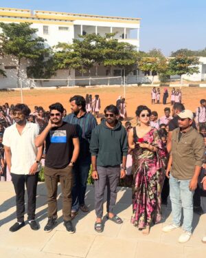 Apsara Rani Instagram - Anantapur tirgalani chaala Ishtam 🥰
Racharikam Promotions in Anantpur♥️
.
.
.
#racharikam #cinema #intheatresnow #apsara #apsararani #political #politicaldrama