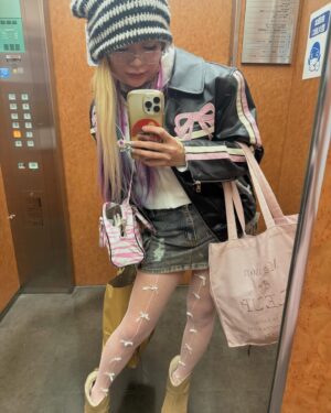 Arakawa Instagram - 自分のファッション最高

#最近漫才衣装のスカート3枚履いてまーす❤︎
#素敵じゃないかの柏木さんが
#内容はわからんけど荒川のファッションの心意気が好き
#って言ってくれた爆笑

@boss_select さん　@oto_girls さん
まぢで神
まぢで可愛い