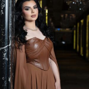 Aseel Hameem Instagram - افراح احد العوائل الكريمه 

دامت افراحكم وسعاده ابديه للعرسان 🤍

#اصيل_هميم 
#افراح 

Styled by @ziadalsaleh 
Dress 👗 @zeenazaki ❤️✨
Diamond 💎 @koohejij 
Photo @reemaphoto_