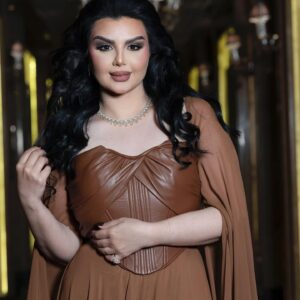 Aseel Hameem Instagram - افراح احد العوائل الكريمه 

دامت افراحكم وسعاده ابديه للعرسان 🤍

#اصيل_هميم 
#افراح 

Styled by @ziadalsaleh 
Dress 👗 @zeenazaki ❤️✨
Diamond 💎 @koohejij 
Photo @reemaphoto_