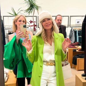 Ashley Jones Instagram - Kelly needs the hat, don’t we agree? (Photo #8). Thanks, Brad. It was fun. No one can ever say you don’t throw a good party! @bradleybell 
#boldandbeautiful @boldandbeautifulcbs 🎄
And @jennifergareis  thx itkyk 🦆🦅🦜