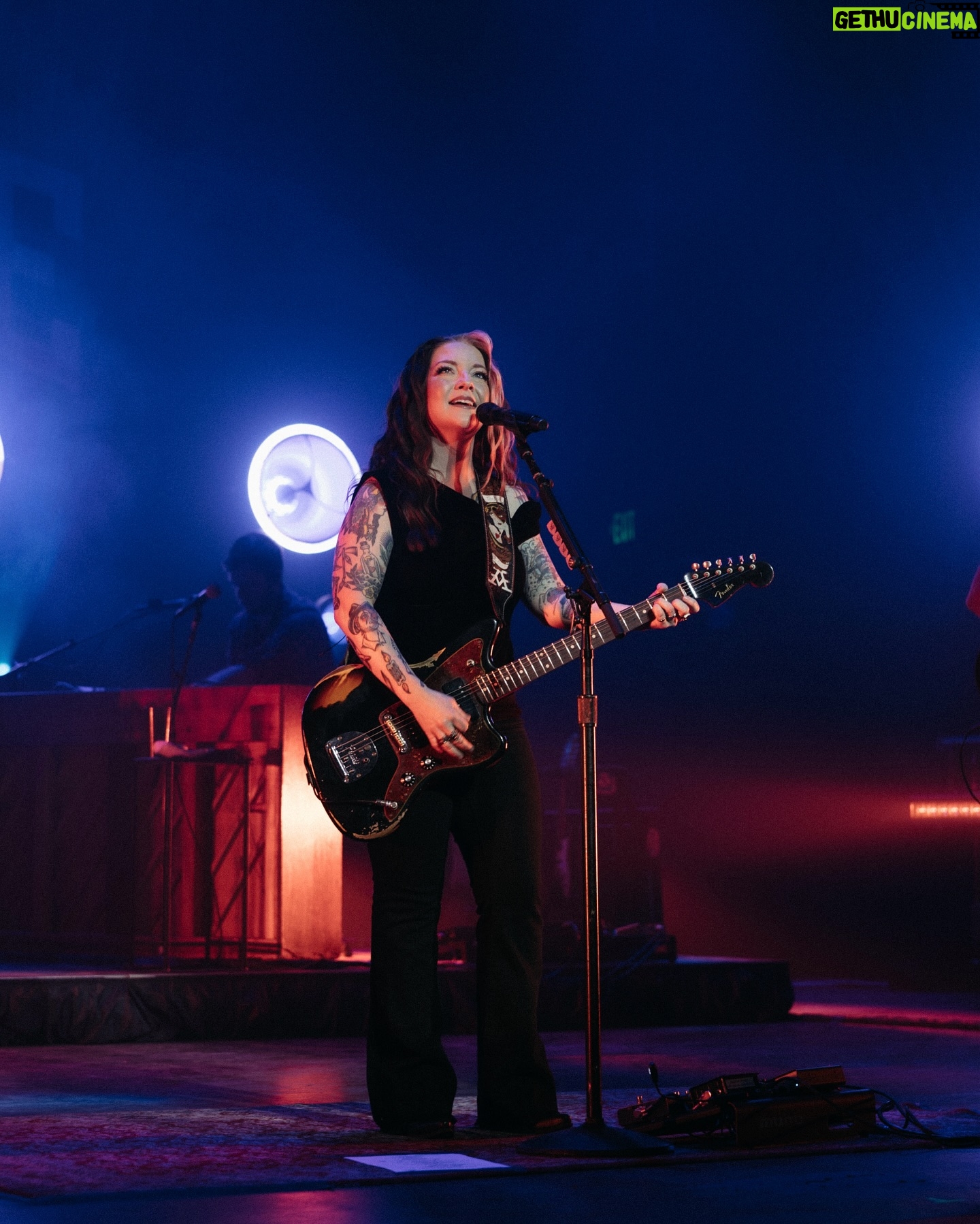 Ashley McBryde - 6.5K Likes - Lafayette you are magical ! You turned a Thursday night into a PARTY with us. My kinda people !
Shout out to SK for getting these great shots !!
📸: @skayphotography_
