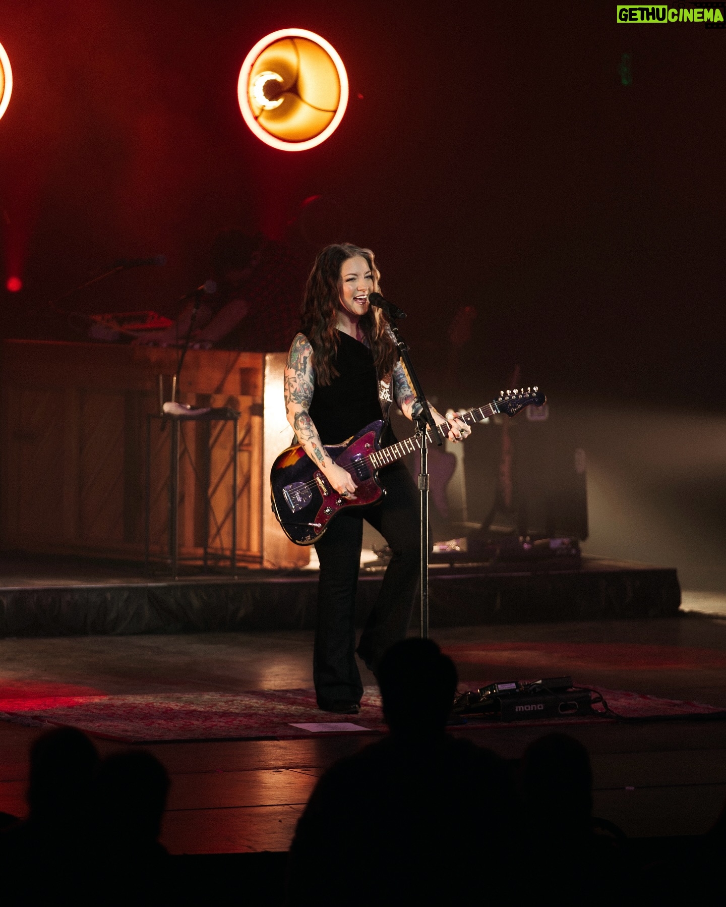 Ashley McBryde - 6.5K Likes - Lafayette you are magical ! You turned a Thursday night into a PARTY with us. My kinda people !
Shout out to SK for getting these great shots !!
📸: @skayphotography_