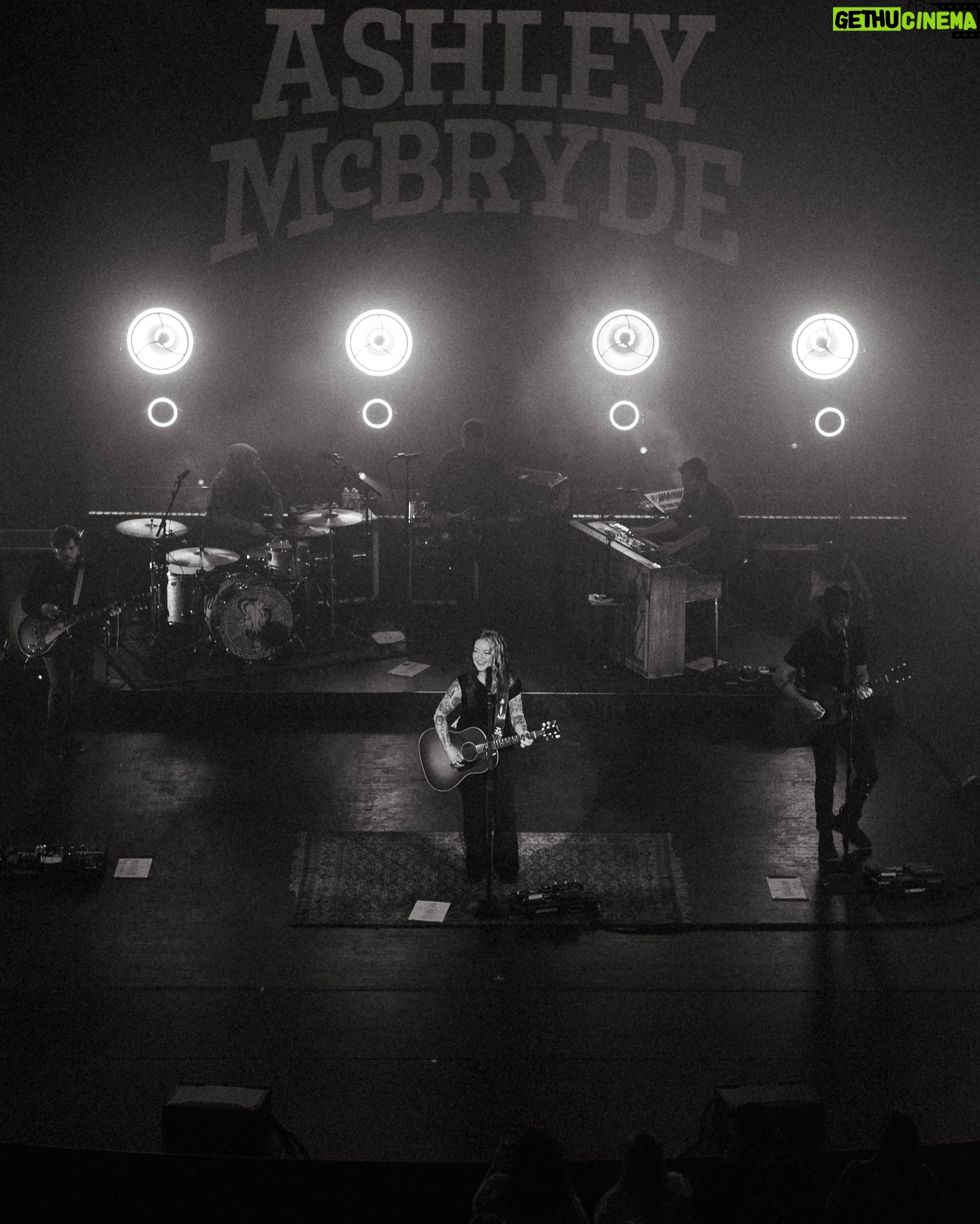 Ashley McBryde - 6.5K Likes - Lafayette you are magical ! You turned a Thursday night into a PARTY with us. My kinda people !
Shout out to SK for getting these great shots !!
📸: @skayphotography_