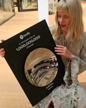 Aurora Aksnes Instagram - You guys have given Runaway a billion streams on @spotify!!!! 💫 This is insane! I am tipsy, happy and excited. Thank you so much, this is so special. THANK YOU ✨ thank you @producedbymagnus and thank you @oddmartinmusic love you both x