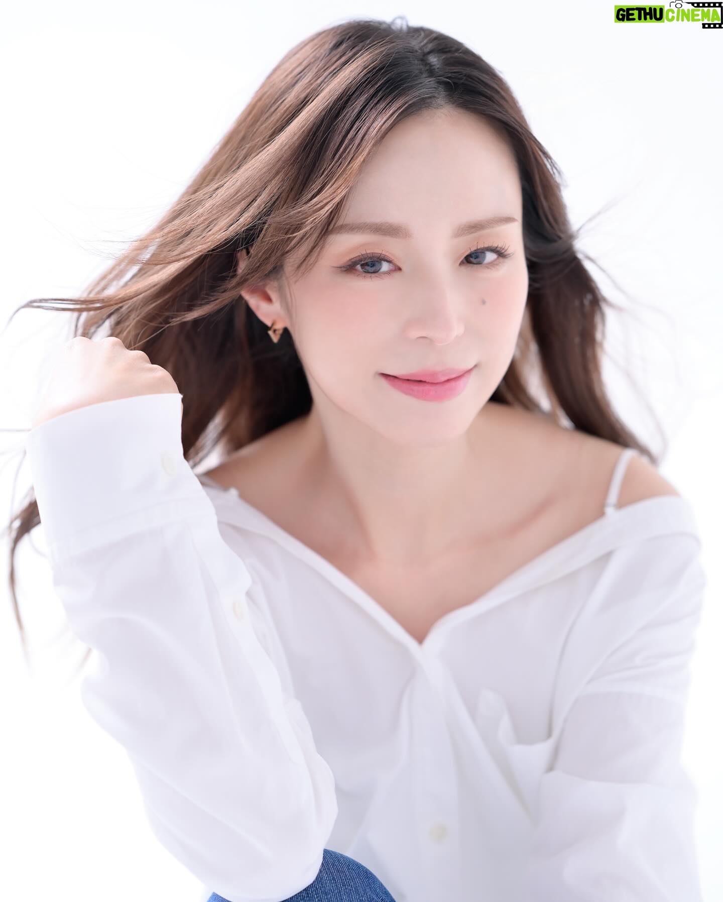 Aya Hirano - 6.6K Likes - 宣材写真が新しくなりました.。.:*☆
2019年に撮って以来だったので、5年ぶり!
そろそろ色々なところで目にする機会が増えるタイミングだったので、
公式で先にお披露目です(*´꒳`*)
ツアーの写真もメインビジュアルを撮るまでは、
宣材のアザーだよ。(横っちょ向いてるやつ)
という訳で、情報解禁が年末にかけて増えてきます!
お楽しみに〜˚✧₊⁎❝᷀ົཽ≀ˍ̮ ❝᷀ົཽ⁎⁺˳✧༚
#ayahirano
#平野綾