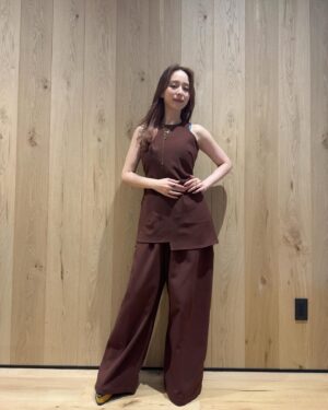 Aya Hirano Instagram - NHK Eテレ『グレーテルのかまど』
“ベルサイユのばら”のブリオッシュが放送中！
⁡
マリー・アントワネットが母 マリア・テレジアに宛てた書簡の一部を朗読させていただきました。
⁡
美味しいブリオッシュのレシピと一緒に、
是非ご覧ください♡
⁡
⁡
【放送日】
初回放送：2025年1月20日（月）22:00～22:24（Eテレ）
再放送：2025年1月29日（水）15:10～15:34（Eテレ）
総合再放送：2025年1月27日（月）11:05～11:29（NHK総合）
国際放送：2025年1月21日（火）01:15～01:39 ※日本時間
2025年1月26日（日）14:35～14:59 ※日本時間
⁡
⁡
tops・pants : @un3d_official
necklace : @annemariechagnon_jp
rings : @__ripsalis__・@cn_online114・@enn._official
accessories : @rhodes_showroom
⁡
⁡
#グレーテルのかまど
#ベルサイユのばら
#マリーアントワネット
#ayahirano #平野綾
