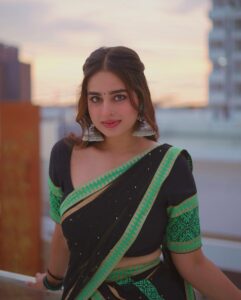 Actress Ayesha Khan HD Photos and Wallpapers December 2024