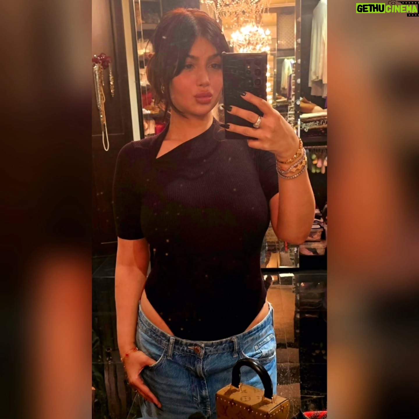 Ayesha Takia - 52.4K Likes - Most random. 🙃
#ayeshatakia 🫀🧠💋