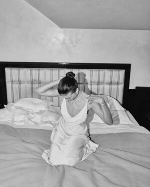 Aylin Tezel Instagram - Through your lens @susanbuth 🤍

@malaikaland @malaikaraiss @labiosthetiqueparis @arzuyoncek @sarahlouiserock @bvlgari