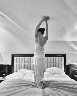 Aylin Tezel Instagram - Through your lens @susanbuth 🤍

@malaikaland @malaikaraiss @labiosthetiqueparis @arzuyoncek @sarahlouiserock @bvlgari