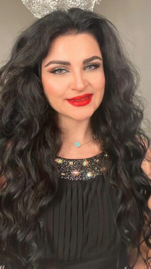 Azadeh Porbaha Instagram - Happy new year 2025 💥🎆🎊
#wintermakeup 
@azade_makeupartist83 
#freelancemakeupartist #ماكياج