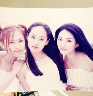 Bada Instagram - S.E.S 데뷔 27주년을 그냥 보낼순 없지💜✨우리 팬들을 위해 꼭꼭 숨겨뒀던 판도라의 상자를 열어봤어 🧝🏻‍♀️🪄🎁
오랫동안 늘 곁에 있어준 우리 팬들 모두 행복하길….🤍

12월, S.E.S. Reflecting 뮤직콘서트를 열거야. 다들 함께 해줄거지💗^____^💕

【2024 겨울 콘서트 The Ocean 
S.E.S 뮤직콘서트 {{ 𝓘‘𝓜 𝓨𝓞𝓤𝓡 𝓗𝓞𝓜𝓔}}

🗓️ 2024.12.07.SAT 6PM ~ 2024.12.08.SUN 5PM (KST)
📍 성신여자대학교 운정그린캠퍼스
☑️ 예매처 (Ticket) : YES24티켓 (ticket.yes24.com)
🎫 예매 (Ticket Open) : 2024.11.06.WED 2PM (KST)

#ses #바다 #유진 #슈 #친구#123456기 #포도송이 #고마워요#ses뮤직콘서트#디오션콘서트 #함께해 #12월7일8일 #성신여대#연말콘서트 #iamyourgirl #iamyourhome#연말콘서트