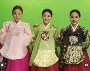 Bada Instagram - 2025년! 내인생에서 가장 젊은날,당신이 일어“설날”입니다
 행복한 한해 되세요🙇‍♀️감사하고 사랑합니다 💕💕💕

#감사한 #새해 #SES #바다