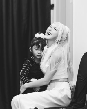 Bada Instagram - 가족과 함께 행복한 연휴 보내세요 💖👩‍❤️‍💋‍👨🫶🏻👩‍❤️‍💋‍👨💕

#행복한 #설날 #연휴 #바다