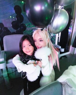 Bada Instagram - 가족과 함께 행복한 연휴 보내세요 💖👩‍❤️‍💋‍👨🫶🏻👩‍❤️‍💋‍👨💕

#행복한 #설날 #연휴 #바다
