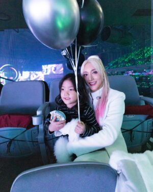 Bada Instagram - 가족과 함께 행복한 연휴 보내세요 💖👩‍❤️‍💋‍👨🫶🏻👩‍❤️‍💋‍👨💕

#행복한 #설날 #연휴 #바다