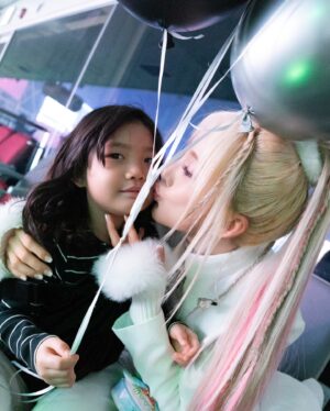 Bada Instagram - 가족과 함께 행복한 연휴 보내세요 💖👩‍❤️‍💋‍👨🫶🏻👩‍❤️‍💋‍👨💕

#행복한 #설날 #연휴 #바다