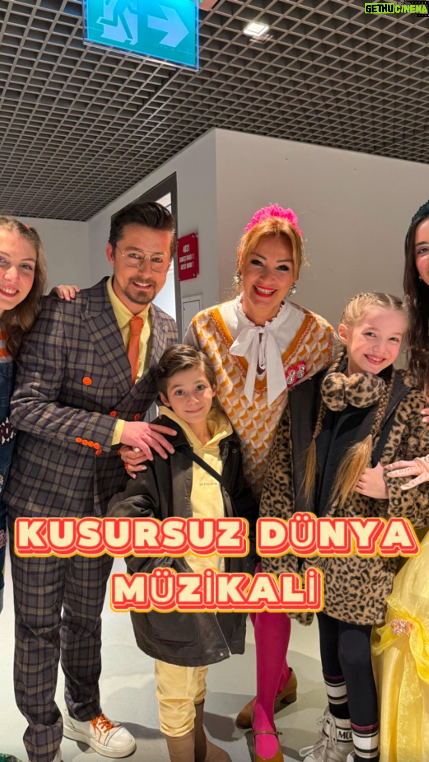 Bade Arazlı - 1.2K Likes - Kusursuz Dünya Müzikali ve kulis vlog 🎭🩰🎶
Reklam yok sadece davet ✨
#badearazlı #boraarazlı #zorlu #zorlupsm #zorluperformanssanatlarımerkezi #zorlucenter #zorlucocuktiyatrosu #pınarlaatug #cansusabancı #mertarat #yağmurtopcu #yarkınünsal #gayecankaya #müzikal #çocukoyunu