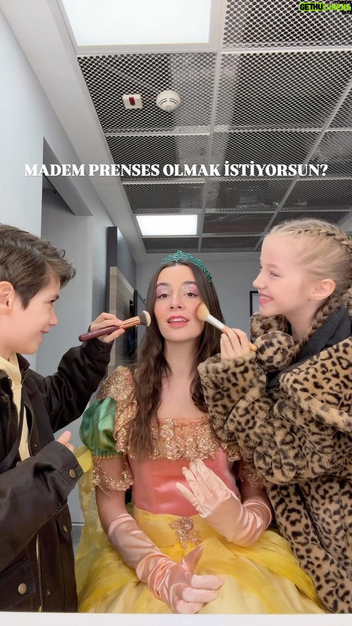 Bade Arazlı - 2.6K Likes - Yorum yazanlar prenses oluyormuş 💅
#BadeArazlı #BoraArazlı #CansuSabancı #LvbelC5 #Prenses #TikTokAkım #Akım #TikTokViral #Viral