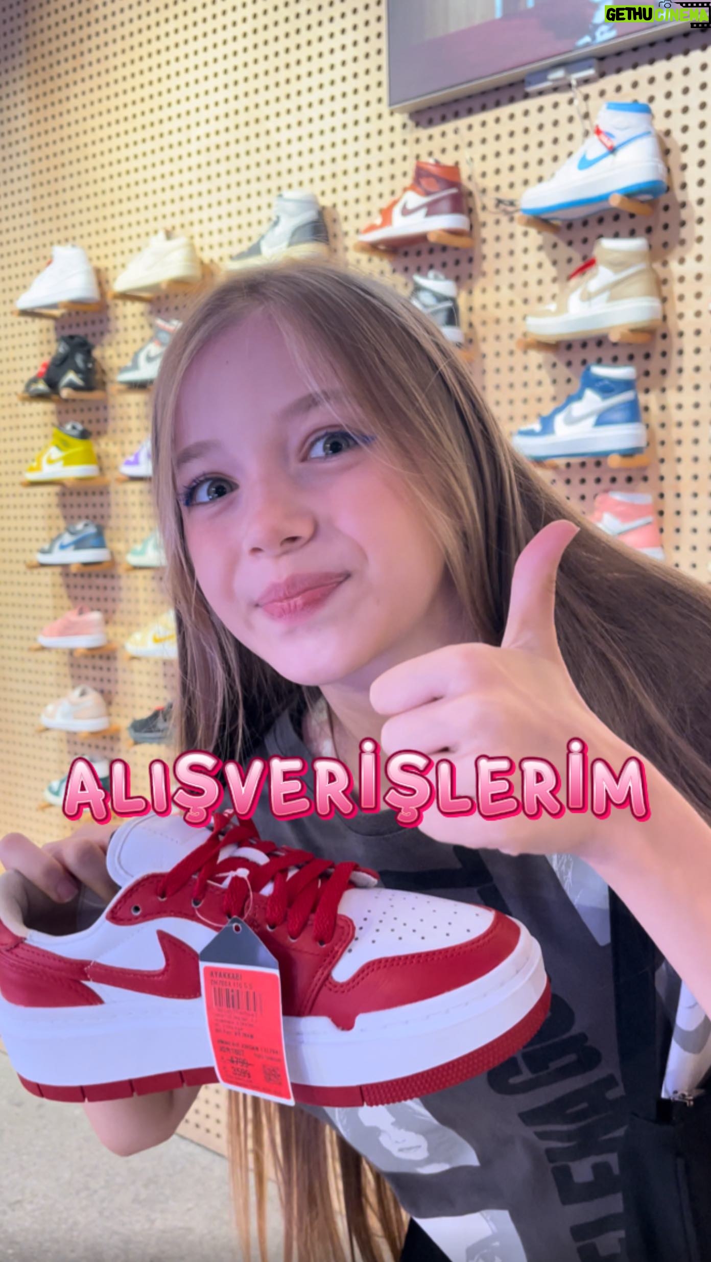 Bade Arazlı - 20.3K Likes - Neyi, nereden, ne kadara aldım sorularına cevap olarak çıkarttığım “alışverişlerim” içeriğinin bu ay ki bölümü geldi 🥳
Bu ay aldıklarımdan sizin pavori parçalarınız hangileri 🤔
Hepsi kendi alışverişlerim, #reklam yok 😇
#badearazli #alışverişlerim #alışverişvlog #benimlebirgün #yenisezon #cocukgiyim #cocukmodası #kpopturkey #kpopfan #kpopdans