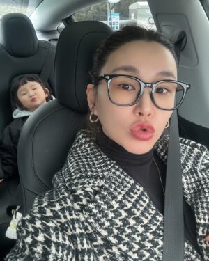 Bae Yoon-jung Instagram - 오늘은 키카출동이다‼️
기분이 좋은 쨀🤓 언제이렇게커서 엄마랑놀아주는지..
우리는 베프🖤
.
.
#엄마랑아들#43개월아기 #재율이네
