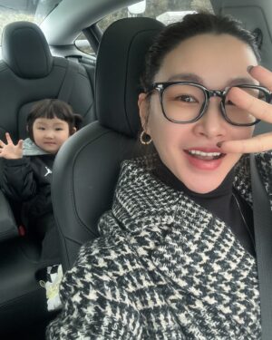 Bae Yoon-jung Instagram - 오늘은 키카출동이다‼️
기분이 좋은 쨀🤓 언제이렇게커서 엄마랑놀아주는지..
우리는 베프🖤
.
.
#엄마랑아들#43개월아기 #재율이네