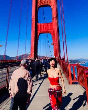 Bai Ling Instagram - Haha I am obsessed with this song do you? Sharing 20pics of me on the #goldengatebridge what an #amazing #sunnyday during my #dayoff #filming in #sanfrancisco that I went everywhere in San Francisco sighting the city’s fabulous beauty. . Which pic do you like? 

Feel #blessed to have the beauty of nature reflecting in my eyes and in my heart’s joy and excitement about life, I believe this is all we are the one  that is making it when our heart is dancing with joy, then what we see is the outside world matching us, giving us what we feel inside. 

I keep #singing this song and eventually my friend found it and we play it in the car, passing beautiful farms and #cows and #horses and beautiful #deers that they are just there living their lives, eating peacefully not pay any attention to anything. So simply in harmony. 

Even though it is winter so cold, still I went to play with the ocean’s big waves, lost in a beautiful deep forest #hiking #eating fresh #oysters on the seaside, some #frenchfood of cause cafe ,watched #goldengate bridge shining it’s glory in different times lights, morning evening, so stunningly beautiful I have been seen it from far away over the #baybridge where my film set is.

Amazing how everyday when the #production car picke me up to #filmset , I see the Golden Gate Bridge from so far away it seamed so so small like a toy, then when I am on it, it is so big and #stunning #powerful .

Well tomorrow to #movieset I will see it become so small again. Anything is about perspective and distance.

Cookie: Knowing that when our perspective changes then the nature of things change too, therefore when we are in trouble or in difficulties, all we have to do is just to change and shift our perspective then things will then charge too. This is exactly how you change your situations from negative to positive. We have the tools to make it the way we want it to be. Beauty is in the eyes of beholders. 

Love from sanfrancisco 💝😛👍

Click the link in my bio or just type in Google: Bai Ling Hollywood Shop to get your 2025 gifts 🎁🔮🧧
https://www.bailinghollywoodshop.com/

#bailingmovie #fashion #portraitphotography #positivevibes #positivity #白靈電影 #白靈時尚