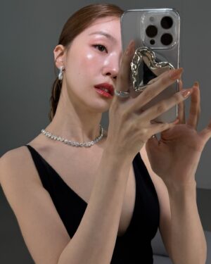 Bang Min-ah Instagram - Hi 🩶