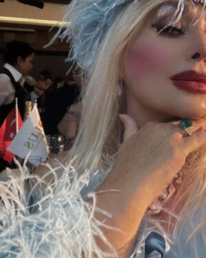 Banu Alkan Instagram - ANKARADA KAİNATIN EN GÜZEL KADINI ÖDÜLÜLE LAYIK GÖRDÜKLERİ İNCİN SONSUZ TEŞEKKÜRLER TEŞEKKÜRLER İKİYIL EVVEL ALTIN PALMİYEDEN ALMIŞTIM BU ÖDÜLÜ İKİYIL ARAYLA ALMAK BENİ ÇOK MUTLU ETTİ#istanbul #paris #london #dubai #india #newyork @jlo @yunuskemalyildiz @banualkanresmi @dunyaguzellerimtatilde @nedimdelibaş @kyliejenner
