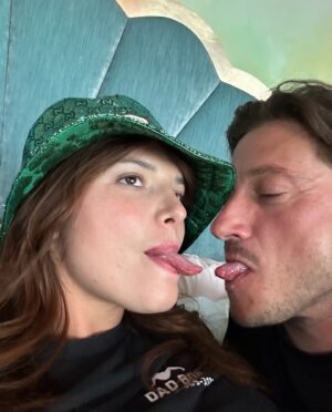 Bella Thorne Instagram - My valentine ❤️💌