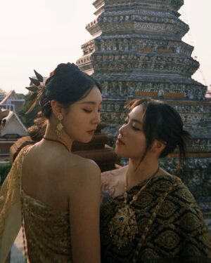 Bella Yang Instagram - 愛在暹羅天氣晴🧡👰☀️🌅🇹🇭
.
.
.
.
.
該找我們拍GL了吧🤣

#CBdiary #卡貝妻妻日記