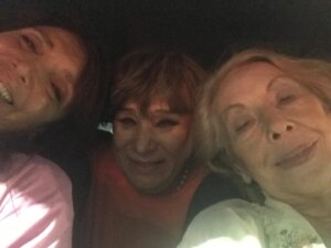 Betiana Blum Instagram - En el momento de bajarme del auto nos acordamos  de la foto!!! Hermoso encuentro!!!