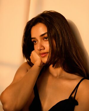 Bhagyashri Borse Instagram - Some days you just have to create your own sunshine no?☀️

Ps: last pic is my fav ;)