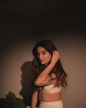 Bhavika Sharma Instagram - 🌸🌸🌸

📸:- @zebiee_xyz_