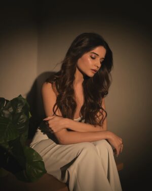 Bhavika Sharma Instagram - 🌸🌸🌸

📸:- @zebiee_xyz_