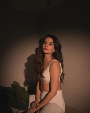 Bhavika Sharma Instagram - 🌸🌸🌸

📸:- @zebiee_xyz_