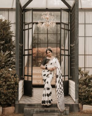 Bhavya Gowda Instagram - ಬಳುಕುವ ಲತೆಯ ಹಾಗೆ🌷 ಮಿನುಗುವ ತಾರೆಯ ಹಾಗೆ💫 ಕಂಗೊಳಿಸು ನೀ ಸದಾ ಗಮನವ ಸೆಳೆಯುವ ಹಾಗೆ...

Saree - @anayra_couture 
Blouse - @anthariya_ 
MUA & Stylist - @makeoverby_divyagowda 
Hairstylist - @artistry_by_pushpa 
Jewels - @thespatika 
Captured by - @umesh__photography___ 
Location - @andbeyondthespace 

@colorskannadaofficial @officialjiocinema 

#BBK11 #colorskannada #biggbosskannada #jiocinema #biggboss #contestant #artistlife #kannada #hosaadyaaya #geetha #bhavya #bhavyagowda #bhavyagowda670 #tigressbhavya #relentkreationz