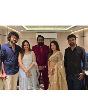 Bhavya Trikha Instagram - An artist, a mentor, a beautiful soul, and the lyricist of our song #ethopesathane , spending time with @actorvijaysethupathi sir was a privilege we’ll always treasure. His kind words of appreciation for our work made it even more special.❤️
.
#bunbutterjam #vijaysethupathi
