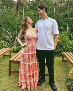 Bia Arantes Instagram - Ontem tive a honra de ser madrinha da união de duas pessoas muito especiais, numa celebração muito muito linda! 💖

Obrigada @lethiciabronstein pelo vestido super romântico 🎀