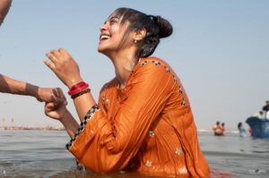 Bindu Madhavi Instagram - Thanku Amit for capturing this presious moment🙏 @amit.alony 

#mahakumbhmela2025 #prayagraj