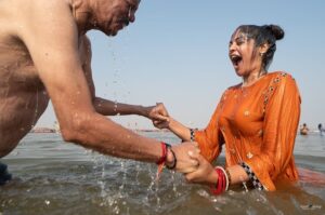 Bindu Madhavi Instagram - Thanku Amit for capturing this presious moment🙏 @amit.alony 

#mahakumbhmela2025 #prayagraj
