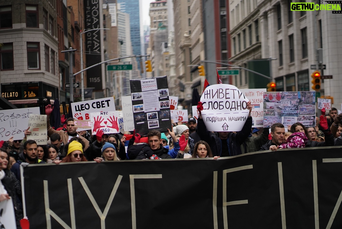 Bojana Novaković - 9.5K Likes - 🇷🇸
U znak podrške i solidarnosti je i dijaspora u Njujorku danas zastala.
SviĆe i Njujork će! 🐰
🇬🇧
As a sign of support and solidarity, the diaspora in New York stopped today.
Photo:
@1986ph
@johnnie_brada
@shustikla