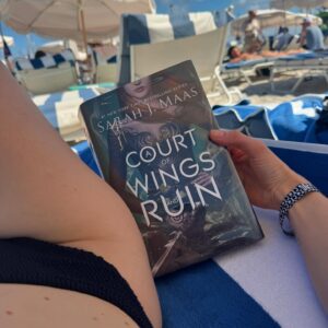 Bonnie Wright Instagram - An incredibly rare moment to myself on a beach. Just me, my library book and a popsicle 🐚