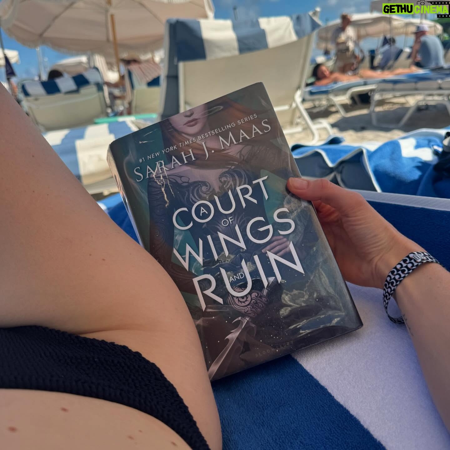 Bonnie Wright - 109.1K Likes - An incredibly rare moment to myself on a beach. Just me, my library book and a popsicle 🐚